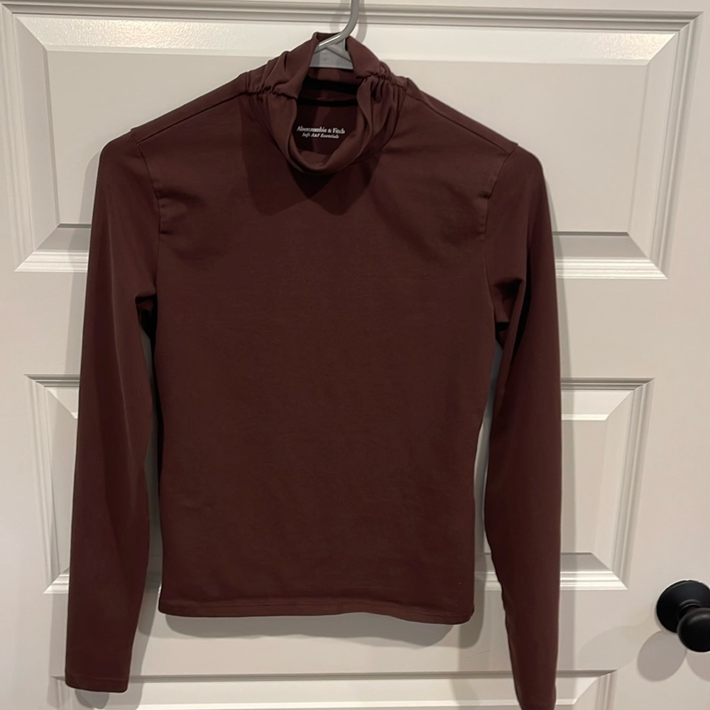 Abercrombie small brown turtle neck top